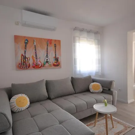 Sun Kiis Apartamento Postira