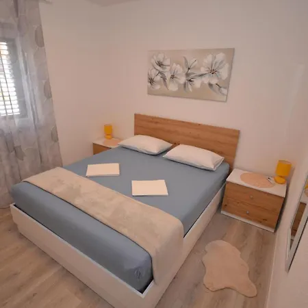 Sun Kiis Apartment Postira