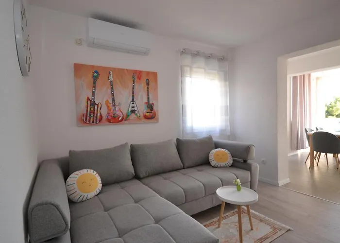 Sun Kiis Lejlighed Postira