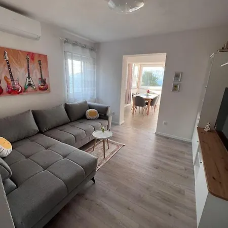 Sun Kiis Apartman *